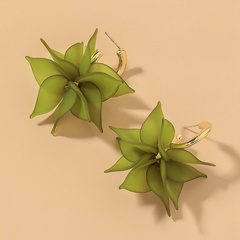 Korean petal C-shaped earrings