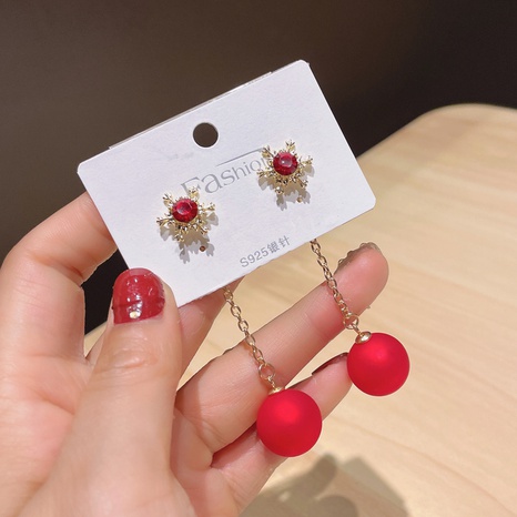 Einfache Schneeflocke lange rote Perle Ohrringe's discount tags