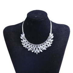 Fashion geometric rhinestone alloy necklace wholesale