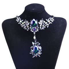Fashion geometric rhinestone short alloy necklace wholesale