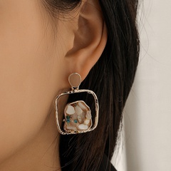 Retro square hollow gravel diamond earrings