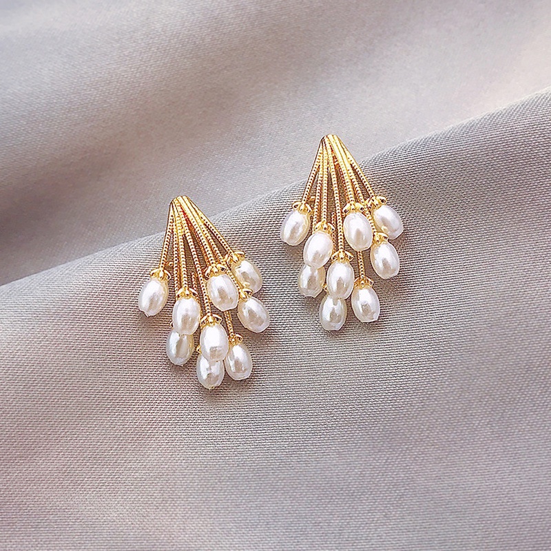 Korean fashion simple pearl grape earrings