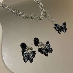 simple alloy butterfly pendant necklace