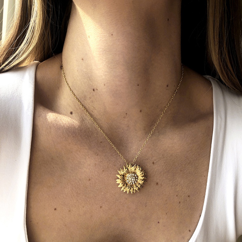 Fashion diamondstudded flower geometric necklace