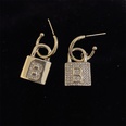 Retro letter B lock diamond earringspicture15