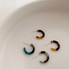 retro exquisite simplicity C-shaped hypoallergenic acrylic earrings