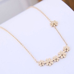 Korean fashion simple small chrysanthemum titanium steel necklace
