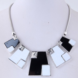 simple geometric black and white checkered alloy necklacepicture3