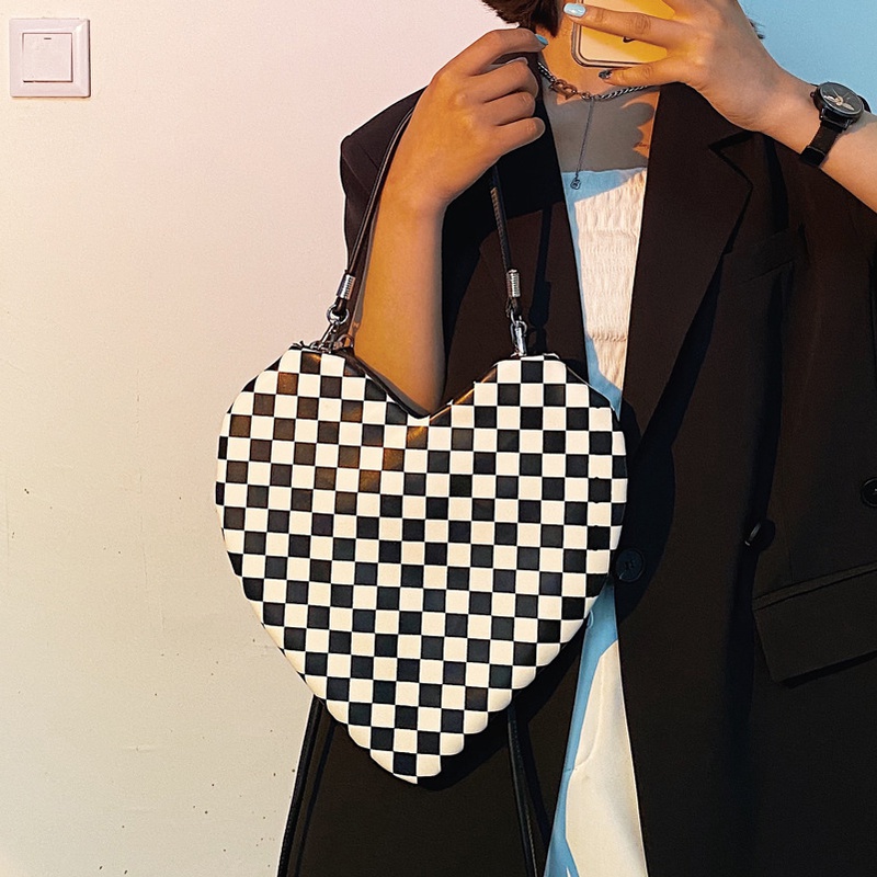 fashion solid color heartshaped handbags wholesale