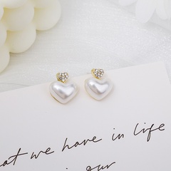simple pearl diamond-studded peach heart stud earrings