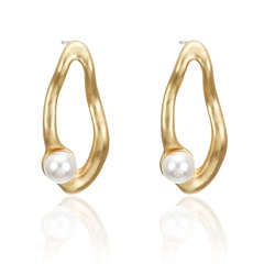 Nihaojewelry Korean style irregular imitation pearl metal geometric earrings Wholesale jewelry