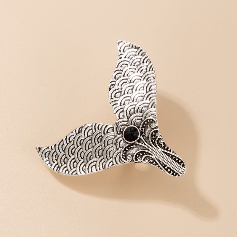 simple retro style diamond mermaid fishtail ring