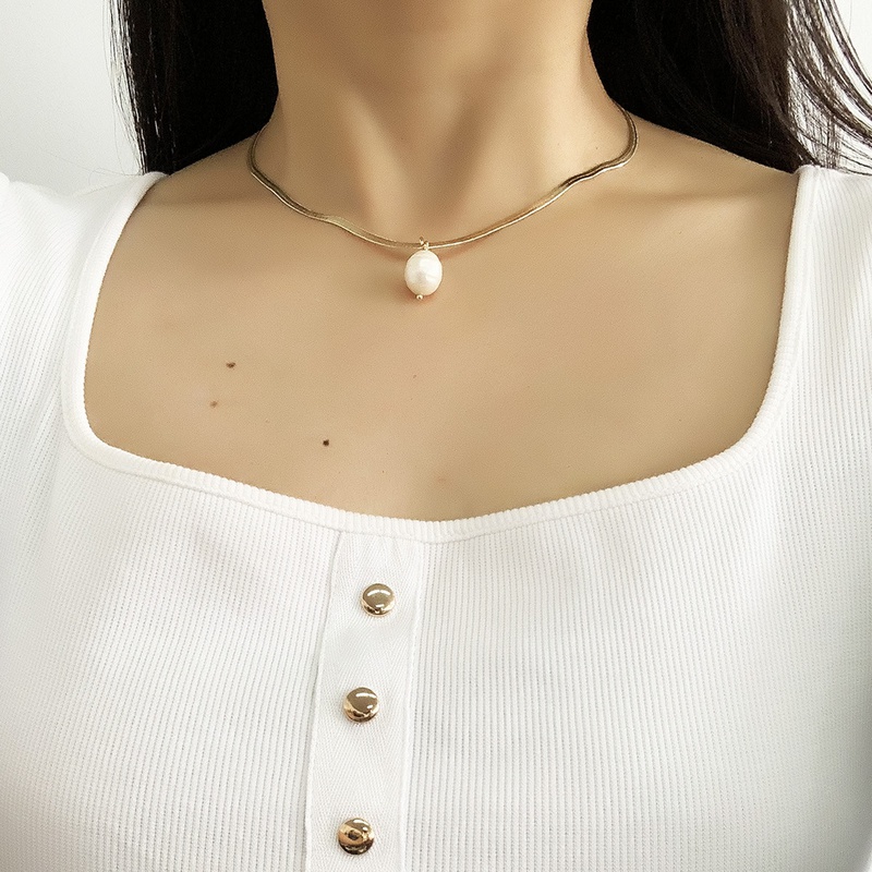Fashion Flat Snake Chain Freshwater Pearl Short Necklace