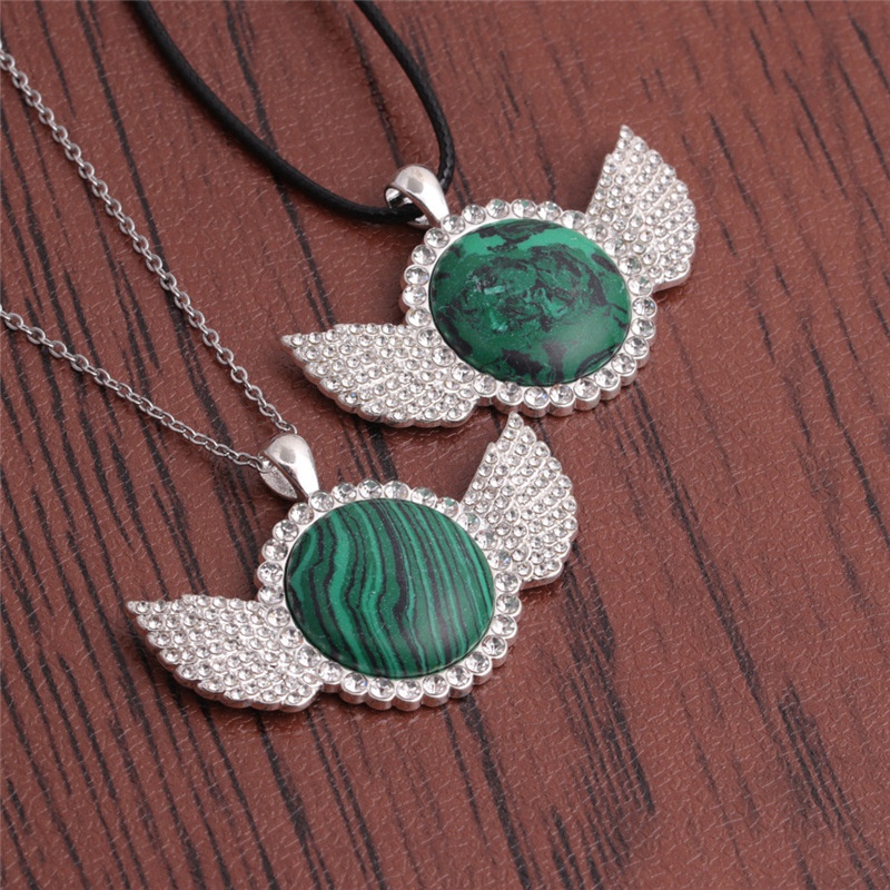 Retro gemstone tray malachite wings necklace