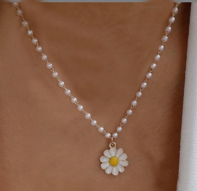 simple white daisy pearl chain necklace wholesale
