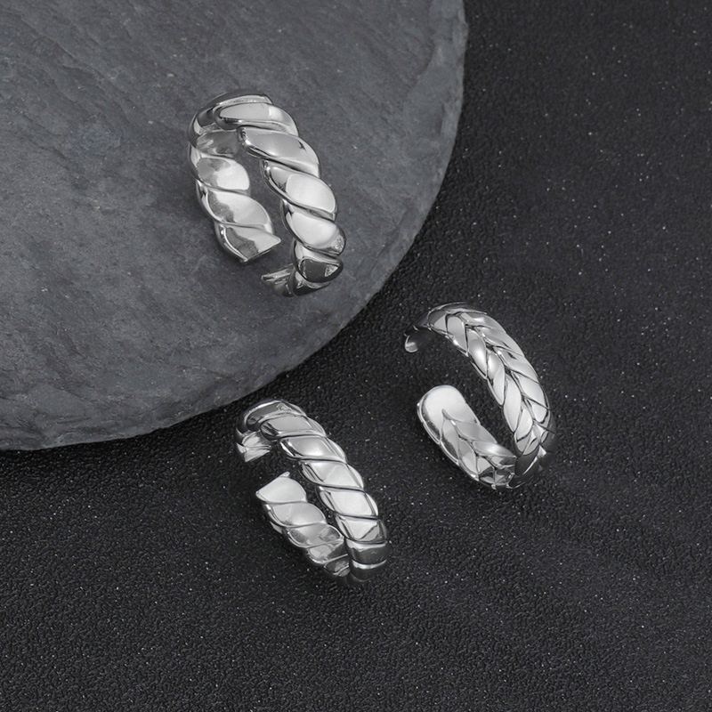 Nihaojewelry wholesale jewelry retro titanium steel carved open couple ring