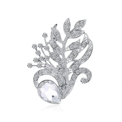 vente en gros nouvelle feuille en alliage de strass broche fleur blanche Nihaojewelry