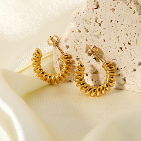 Bijoux en gros Boucles d'oreilles en acier inoxydable en forme de C en spirale Nihaojewelry's discount tags