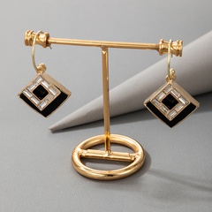 Nihaojewelry wholesale jewelry retro fashion diamond square black and white stitching earrings