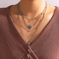 Nihaojewelry bijoux en gros nouveau collier multicouche en alliage pendentif en forme de serpent rétro fleur