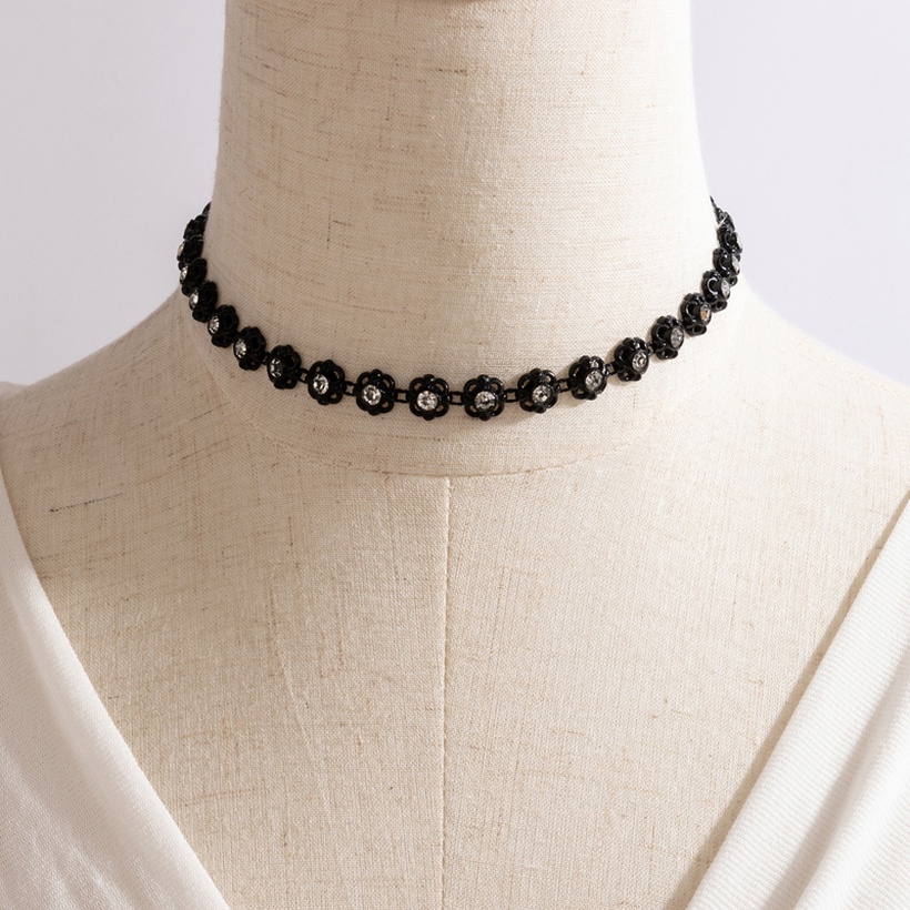 Bijoux Fantaisie Colliers | Nihaojewelry Chane De Clavicule Simple Collier De Fleurs Noires Bijoux En Gros - FC95442