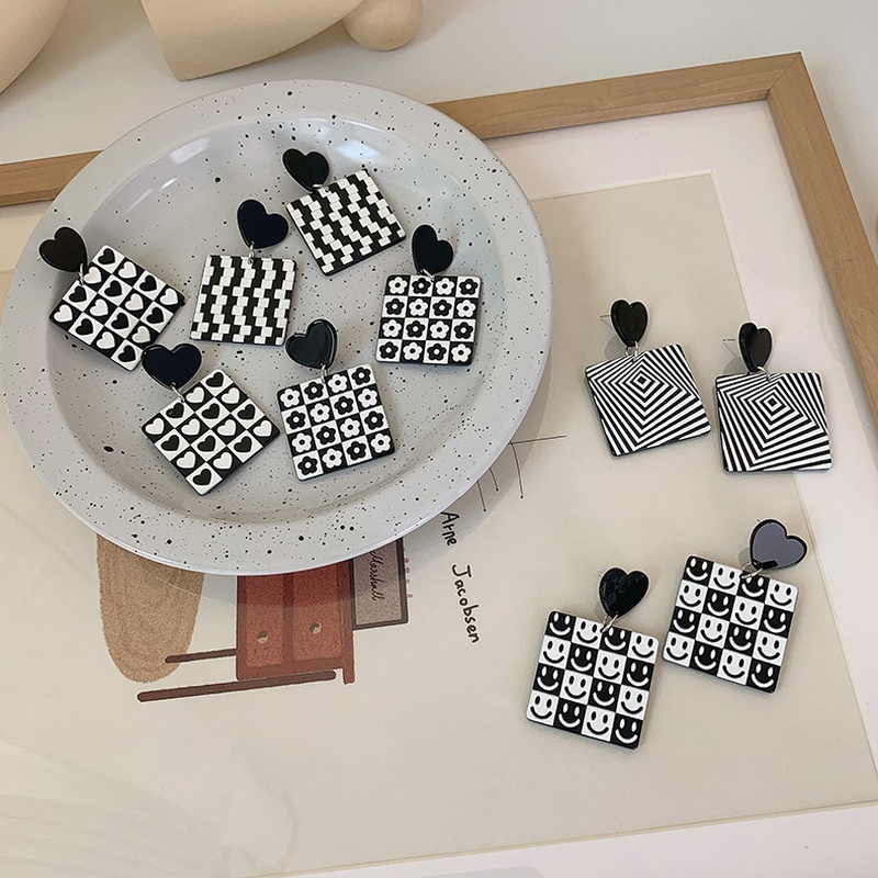 retro black white checkerboard heart square acrylic earrings wholesale nihaojewelry