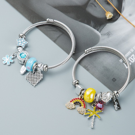 Pulsera ajustable de diamantes de imitación de alambre de acero en forma de corazón de moda al por mayor Nihaojewelry's discount tags