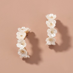 wholesale retro pearl petal C-shape earrings Nihaojewelry