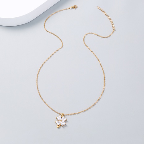 wholesale collier pendentif zircon blanc trèfle à quatre feuilles Nihaojewelry's discount tags
