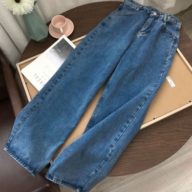 high-waisted slim light-colored jeans—4