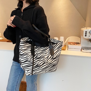 fashion large-capacity zebra pattern single shoulder bag—5