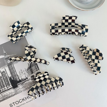 black and white checkerboard lattice geometric catch clip  jewelry—1