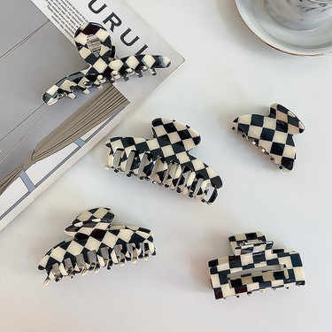 black and white checkerboard lattice geometric catch clip  jewelry—3