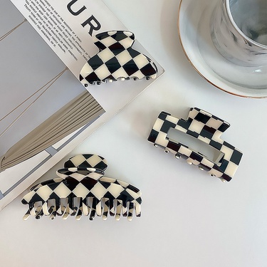 black and white checkerboard lattice geometric catch clip  jewelry—4