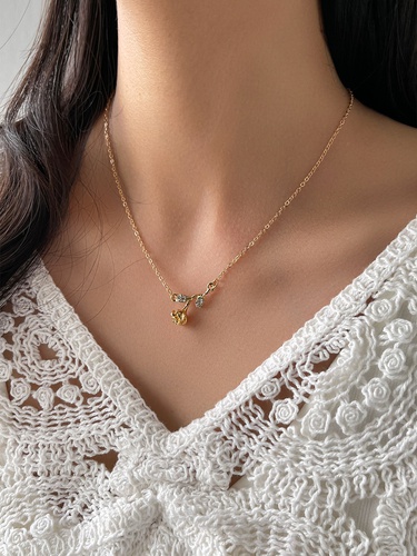 simple rose bouquet pendant necklace—1