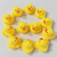 Spielen im Wasser kleine gelbe Ente Mini-Badespielzeug Großhandel Nihaojewelry