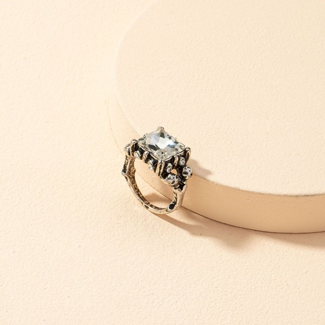 Adorno Popular de verano europeo y americano venta al por mayor 1 anillo de calavera con incrustaciones de Diamantes Joyería de la frontera Ins ornamento de Qingdao's discount tags