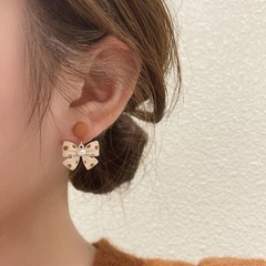 Pendientes coreanos de lunares con lazo de nueva moda al por mayor nihaojewelry