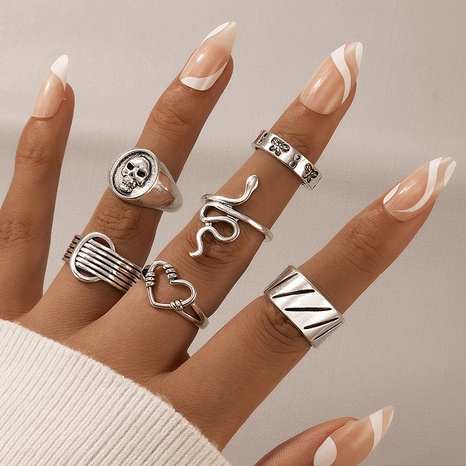 nueva joyería de moda anillo de serpiente de corazón de melocotón de plata conjunto de anillos de calavera de mariposa de seis piezas's discount tags