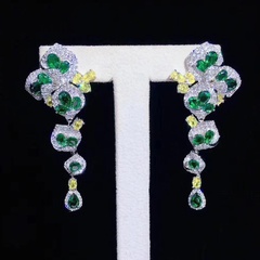 High-End-Schmuck-Designer benutzerdefinierte Smaragd Ohrringe weiblich 925 Silber Nadel eingelegte Zirkone lange Ohrringe Ohrringe