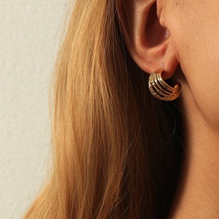 Geometric earrings female summer niche temperament C circle summer earrings 2021 new tide metal earrings