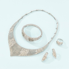 nouvelle mode simple alliage premier collier et boucles d'oreilles ensemble de bijoux de mariage de mariée en quatre pièces