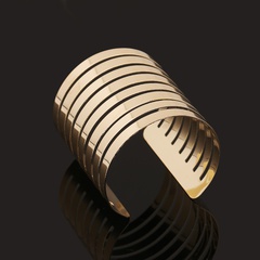 Européen et américain rétro exagéré vent en métal géométrique creux large visage bracelet personnalité simple grand bracelet