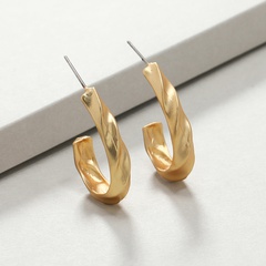 New Fashion French Retro Geometric Distorted Exaggerated Earrings Simple Creative Design Metal Alloy Earrings