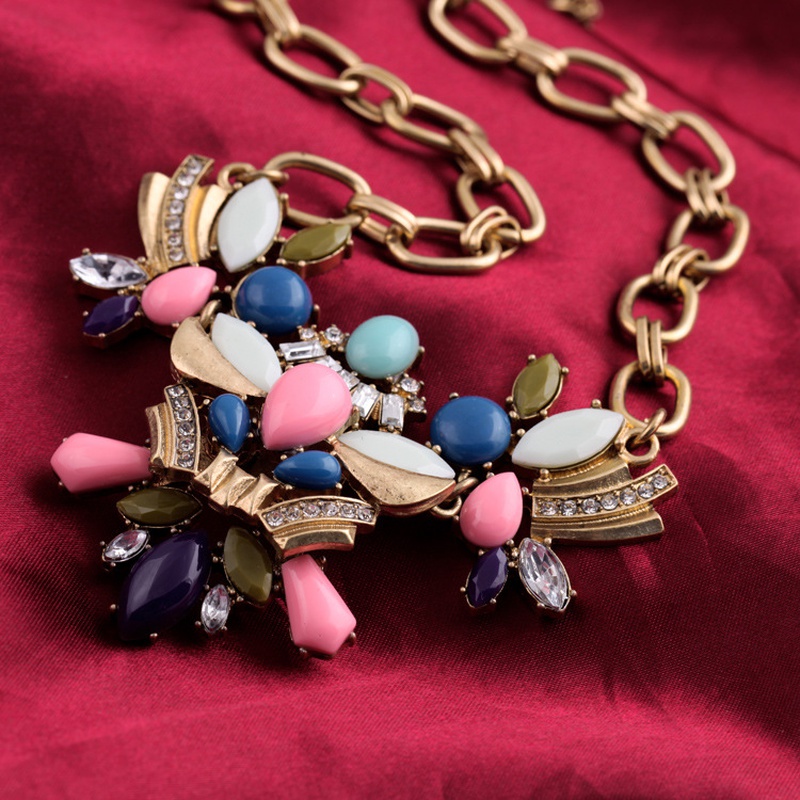 Simple temperament fashion Ruili necklace design sense diamondstudded gemstone necklace national tide ethnic style pendant sweater chain tide