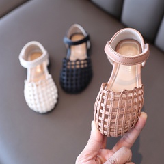 Sandalias Baotou para niñas Verano 2021 Nuevos zapatos de princesa huecos de punto Versión coreana Zapatos de playa de suela suave para niños medianos y grandes