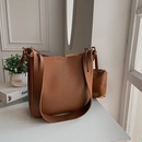 2021 new trendy fashion autumn and winter largecapacity broadband messenger bag simple sense bucket bagpicture23