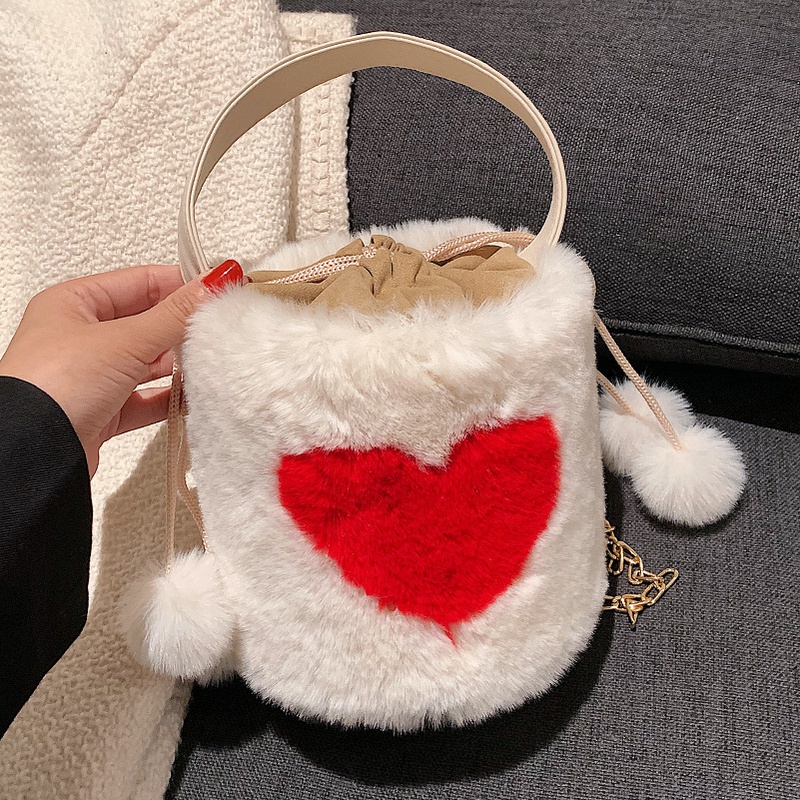 Love Pouch 2021 Autumn and Winter New Chain Messenger Bag Niche Cute Girl Furry Portable Bucket Bag