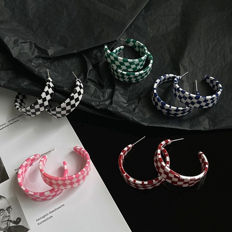 Boucle d'oreille en forme de C en damier noir et blanc en gros Nihaojewelry's discount tags