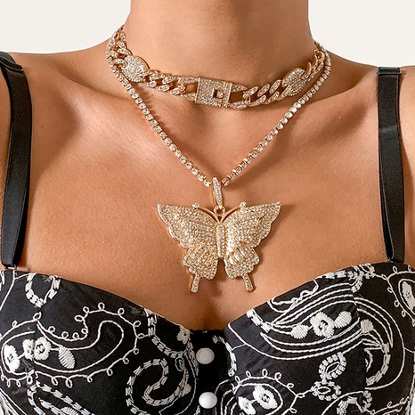 collar con colgante de mariposa grande con hebilla cubana con micro incrustaciones retro al por mayor Nihaojewelry's discount tags